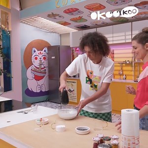 Halloween, ça rime avec cuisine ! Alors êtes-vous prêt pour une recette terriblement délicieuse ? 😋 Dans ce tuto, Sam et Caroline vous explique comment réaliser vos meringues fantômes 👻 N'hésitez pas à envoyer vos messages, vos vidéos, vos bonnes idées à l'adresse e-mail : jeparticipe@okookoo.fr 😍💡 📺 Okoo-koo, tous les mercredis à 14h sur France 4 ✨Et aussi sur l'application Okoo : https://app.okoo.fr/okookoo | Okoo Francetv