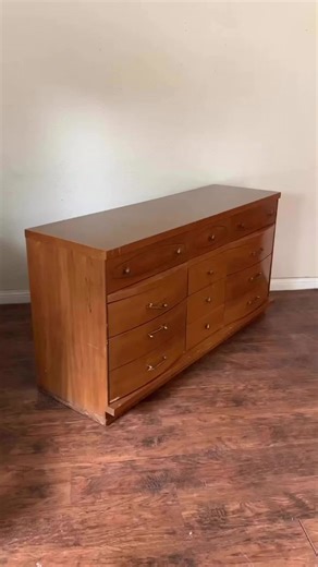 Mel Made Furniture Redesigned did exceptional job updating this dresser! Custom leg base looks like it has always belonged there! Mel used One Hour Enamel in color Dark Forest. Don’t you think this color works with any style?! | Wise Owl Paint