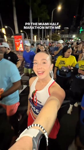 Erica Sarrafi | Hybrid Athlete on Instagram: "PR the Miami Half Marathon with me🥳🫱🏼‍🫲🏽 Still on a high from this experience 🥹 it’s so cool to see what our bodies are capable of with consistency and grit. It was a tough race but sometimes you’ve got to embrace the discomfort and push through! Huge shoutout again to @runna for this amazing experience and for the training plan that helped me PR! Code: erica2 will get you 2 weeks free to try it out!&#x