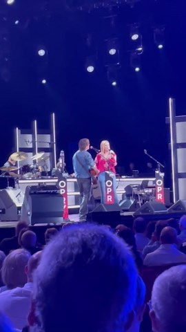 Trisha Yearwood & Keith Urban sing 'If I Needed You'