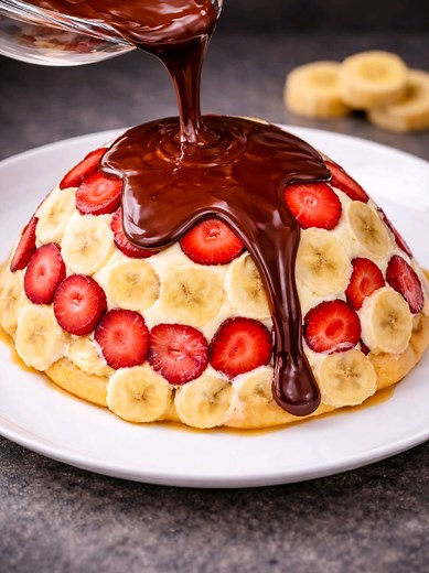 Torta za 15 minuta sa bananama i jagodama