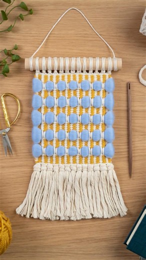 Easy Woven Wall Hanging #frameloomweaving #wovenwallhanging