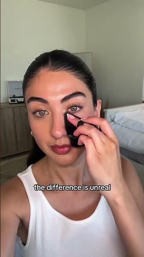 MOIRA Under Eye Setting Powder is a lightweight and easy blending powder.