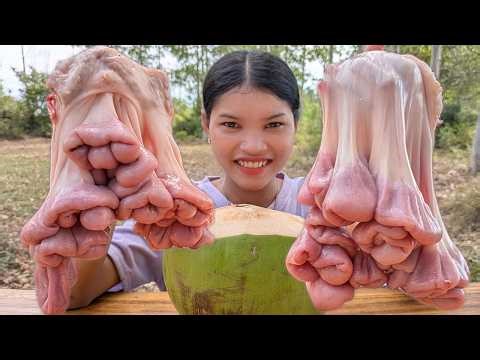Tasty Fried Chitterlings with Coconut Water / Eating Chitlins with Rice Noodles
