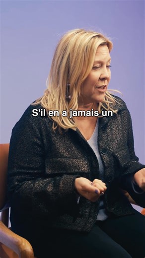 ”Fais attention”, “Non, c’est dangereux”. Ce sont des phrases qu’on a tendance à dire quand on est parent. Mais à force, ton enfant n'entend qu'une chose : « Danger immédiat » et surtout « Je ne suis pas capable ». Tu penses le protéger, mais en fait, tu lui coupes les ailes. Si tu veux mon avis, c’est ta propre angoisse qui parle. Respire un coup. Ce qu'il faut, c'est apprendre à réguler ta propre peur. Prendre conscience que la plupart des craintes sont irrationnelles. À nous, en tant que pare