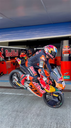It was time to push... and Alvaro pushed 🤷🏻‍♂️ P1 on the first day of 2026… achieved! 🔥 | #AC83 | #JerezTest | #Moto3 | #GivesYouWings | #ReadyToRace | #AjoFamily | | Red Bull KTM Ajo