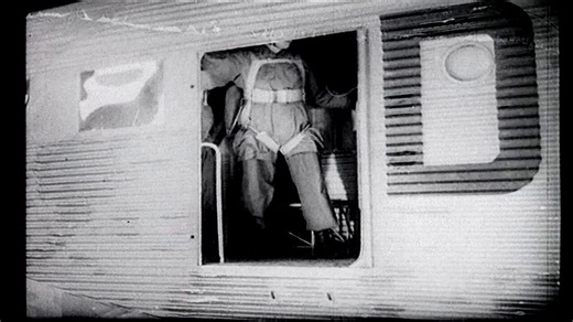 でっかい降下猟兵に合うサイズの装備が揃っていたドイツが凄いと思います😊1970年代初頭、ライナーサイズ53のヘルムのデッドストックが発見されました。流石に小さくて残ったのではと😅