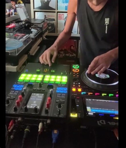 Scratching with CDJ 3000’s. Pt.4 You know what… #cdj3000 #pioneerdj #alphatheta #scratch