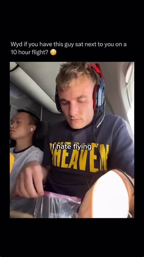 Daily Memes on Instagram: "Imagine chilling on a 10 hour flight and your seat-mate starts downing 8 hot dogs and playing on Stake 🫠 Long-haul flights already test everyone’s patience. You’re packed into a pressurized metal tube, recycled air circulating for hours, limited personal space, and senses that are way more sensitive than on the ground. Smells linger longer, sounds feel louder, and anything slightly annoying can turn into a full-blown nightmare at 35,000 feet. That’s why airlines usual