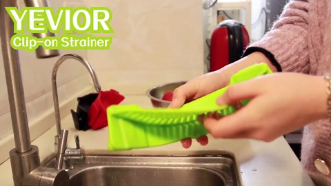 YEVIOR Clip on Strainer for Pots Pan Pasta Strainer, Silicone Food Strainer Hands-Free Pan Strainer, Clip-on Kitchen Food Strainer for Spaghetti, Pasta, Ground Beef Fits All Bowls and Pots (Black)