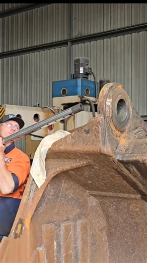 We put the WS2 Plus line boring system to work, cleaning up the worn-out thrust faces and bringing this beast back to spec. Precision, patience, and plenty of machining magic went into this one! 👌 | Cutting Edge Engineering Australia