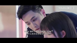 灰姑娘试图“谋杀”外星人老公，怎料他每次都能反击成功！ 😂She tries to "murder" her alien husband, but he always can fight back! 【蕨草少女的白日梦 Star-crossed Lovers】 #StarcrossedLovers #蕨草少女的白日梦 📺Watch【Star-crossed Lovers】on YouTube 👉https://bit.ly/3pNbgT1 💕Join YOUKU YouTube Membership to watch more episodes in advance 👉http://bit.ly/youkumembership 💜Shop officially licensed merch of your favorite YOUKU programs 👉https://bit.ly/KOITAKEfb #YOUKU #优酷 | 优酷Youku