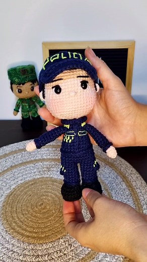Muñeco Policía Tejido a Crochet - Amigurumi Patrón Gratis