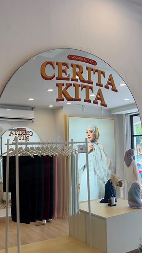 Looking for the perfect Open House scarf to complement your outfit? Worry not, enjoy our Open House Sale Up to 35% off: ▪️Online - www.waarna.com.my and shopee ▪️Offline - Waarna’s physical stores 📍Waarna Showroom Shah Alam 📍Waarna Kiosk IOI City Mall Putrajaya 📍Waarna Pop-up Store The Curve #Waarna #Hijab #CeritaKita #waarnaraya2024 | Waarna