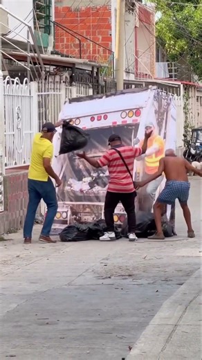 Expectation vs. Reality: Garbage Truck Edition 🗑️🤣