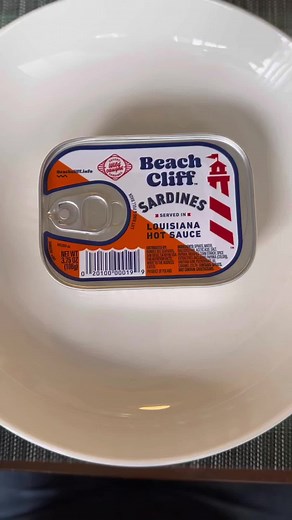 Beach Cliff Saridines in Louisiana Hot Sauce Review