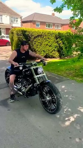 H-D Breakout Exhaust Sound