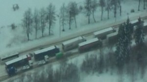 Heavy snow in Russia leaves thousands stranded
