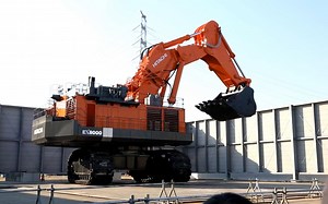 日立建机 EX8000 挖掘机 展示