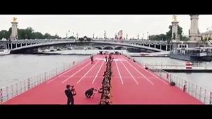 París será la sede de los Juego Olímpicos en 2024 y cuando promovió su candidatura se realizó esta interpretación del Bolero de Ravel en el Río Sena. | Metamorfosis del Alma - Original