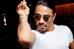Reportero degustó el cappuccino dorado de 68 dólares del chef Salt Bae y lo tilda de “desconcertante”