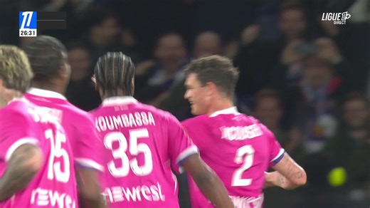 Il y a un truc très bizarre dans les bourdes de Safonov, c'est qu'on les accepte volontiers. Ça ne nous viendrait plus à l'esprit de réclamer Chevalier. On sent bizarrement une légitimité évidente.