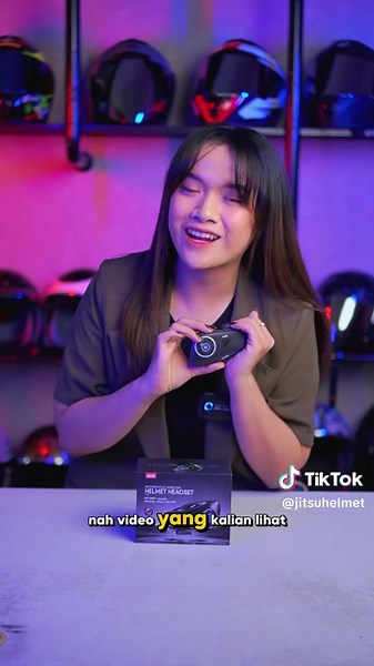 Headset Bluetooth Q28 dengan Kamera HD untuk Vlogging