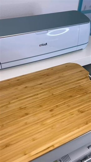 Keychain engraving with your Cricut ^^ You can also mirror the design so that it can appear on the other side instead. #craft #crafts #cricut #cricutmade #cricutmaker #cricutcrafts #cricutexploreair2 | Crafty Fun