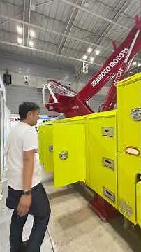 It's incredibly impressive! Experience a large tow truck up close!