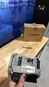 Immo off🔐, sleutelvrij maken van een Peugeot 107, Citroën C1 of Toyota Aygo. Opsturen en vaak dezelfde dag terug gestuurd. Voor de volgende motorcomputers: Bosch ME7.9.52 Bosch ME7.9.51 Bosch M7.9.52 Bosch ME7.9.5 Bosch M7.9.5 #peugeot107 #citroënc1 #toyotaaygo #bosch #immo | Reyneke Automotive