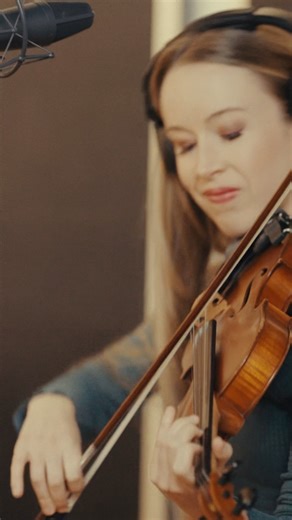 My new album ‘I Built A World’ is coming May 24! You can pre-order it here: https://www.bronwynkeithhynes.com/shop and pre-save it here: vyd.co/IBuiltAWorld 😘 | Bronwyn Keith-Hynes