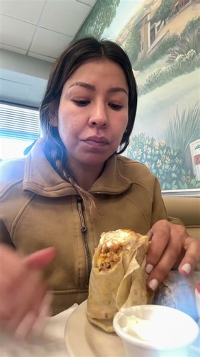 Eggs n things breakfast so yummy #eatwithvaleria#breakfastburrito#omelette