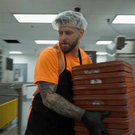 Trusted inmates can work on the inside and earn privileges through programs designed to support their return to the community. Tune in to #120HoursBehindBars, Monday at 9P on Discovery. | Discovery