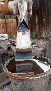 8.6K views | how blacksmith craftsmen gild palm oil harvesting tools using the water method #blacksmith #palmoilharvestingtools #method #water | Rojak Ojak | Facebook