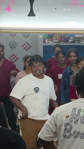 Everybody is dancing