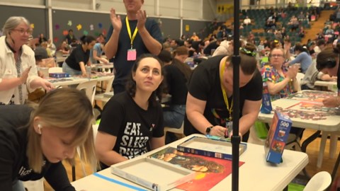 More than 600 people attend National Jigsaw Puzzle Championships in Melbourne