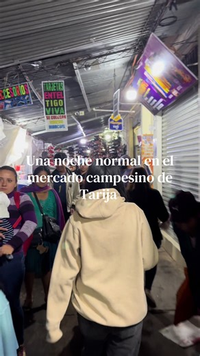 Mercado Campesino de Tarija por la Noche: Un Encanto Único