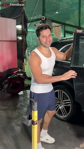 Varun Dhawan Spotted in Mumbai | FilmiBeat