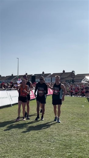 Famous faces for a famous finish-line 🌟👏 #GNR45 #GreatNorthRun