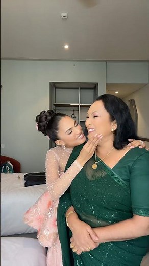 හඳක් වගේ ලස්සන මගේ අම්මා 🥰