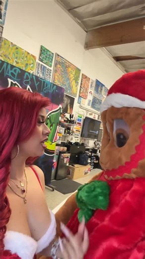 Sa$$y on Instagram: "@nstywest was a real one for this 😂🤣 . . #vannahlux #funny #bandostudio #gingerbreadcookies #christmasphotoshoot"