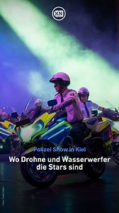 142K views · 101 reactions | Einmal im Jahr geben Polizei und Feuerwehr in der Wunderino-Arena einen Einblick in ihre Arbeit. Bei der Polizei Show 2025 in Kiel durften Tanz und Akrobatik genauso wenig fehlen wie Pyrotechnik, Musik und moderne Einsatztaktiken. Sogar Drohnen waren diesmal Teil des Programms. ‍♂️ #kiel #kielernachrichten #polizeishow #wunderinoarena #polizei #wunderinoarenakiel #feuerwehr | Kieler Nachrichten | Facebook