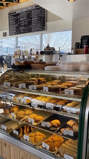 Fresh flavors, gourmet eats, and local charm—Mystic Market has everything you need to make your day delicious! 🥗 From handcrafted meals to artisanal treats, it’s a foodie paradise right here in Mystic. @mysticmarketct #visiteasternct #ct #visitct #easternct #ctvisit #mystic | Visit Eastern CT