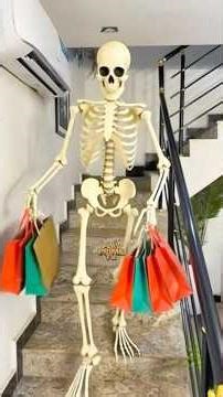 The signal to leave the haunted house #foryou #trendingshorts #viralshort #youtubeshorts