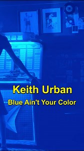 Keith Urban - Blue Ain't Your Color - Recover. Blue Ain't Your Color ist eine einfühlsame Ballade, gesungen von Keith Urban. | Harry Rohde