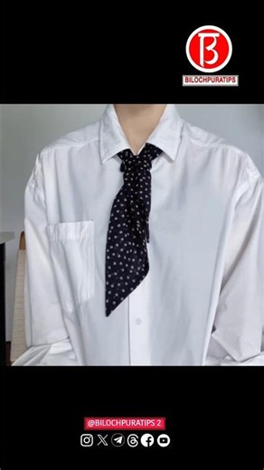 Tie the scarf like this: simple and attractive yet not easy to come loose.