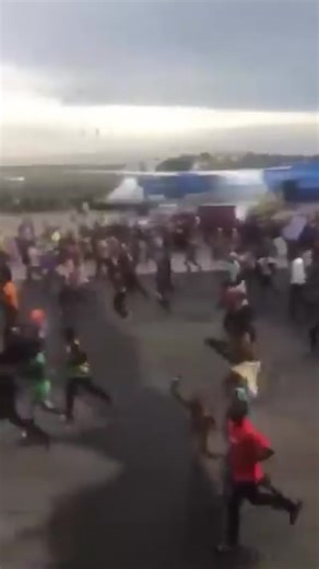 Day 2: Tanzanians have occupied the Dar es Salaam International Airport. Meanwhile, an unidentified leader has just fled Tanzania amid the ongoing protests. #protestvote2026 | Armmy Fit.