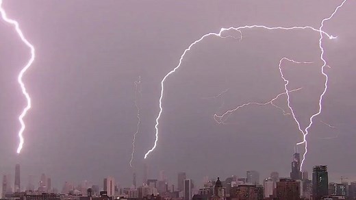 Simultaneous lightning strikes light up Chicago skyline