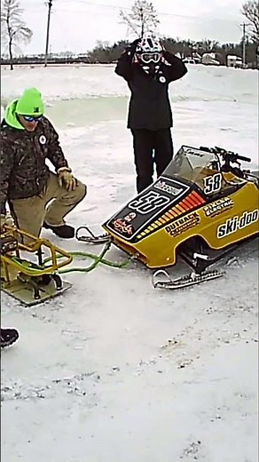 INSANE SNOWMOBILE DRAG RACING #racing #snowmobile #iceracing #sleds #dragracing