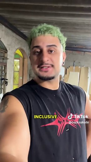 Hilton Celebra Venda de Calças Verdes no TikTok Shop